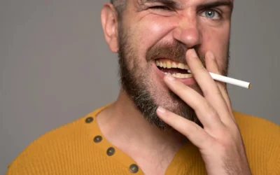 Los efectos del tabaco en los dientes y encías (y cómo revertirlos)